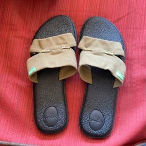 Sanuk mat sole slides.